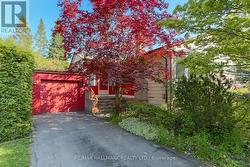 80 BERKINSHAW CRESCENT  Toronto, ON M3B 2T2