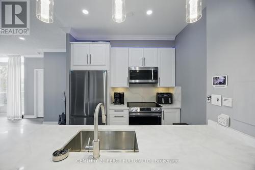 314 - 181 Village Green Square, Toronto, ON - Indoor Photo Showing Kitchen With Double Sink