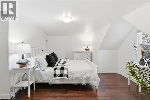44 Whitfield Avenue, Hamilton, ON - Indoor Photo Showing Bedroom