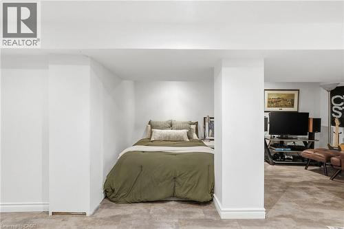 44 Whitfield Avenue, Hamilton, ON - Indoor Photo Showing Bedroom