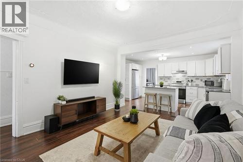 44 Whitfield Avenue, Hamilton, ON - Indoor Photo Showing Living Room