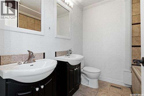 960 Mccarthy Boulevard, Regina, SK - Indoor Photo Showing Bathroom