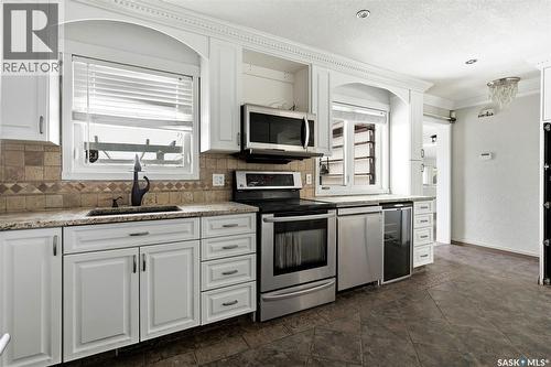 960 Mccarthy Boulevard, Regina, SK - Indoor Photo Showing Kitchen With Upgraded Kitchen