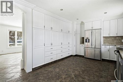 960 Mccarthy Boulevard, Regina, SK - Indoor Photo Showing Kitchen