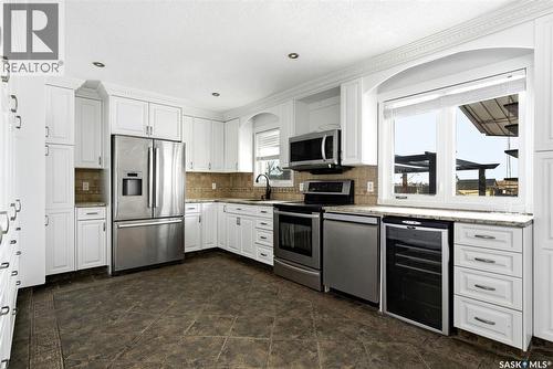 960 Mccarthy Boulevard, Regina, SK - Indoor Photo Showing Kitchen