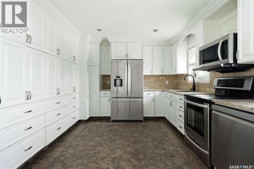 960 Mccarthy Boulevard, Regina, SK - Indoor Photo Showing Kitchen