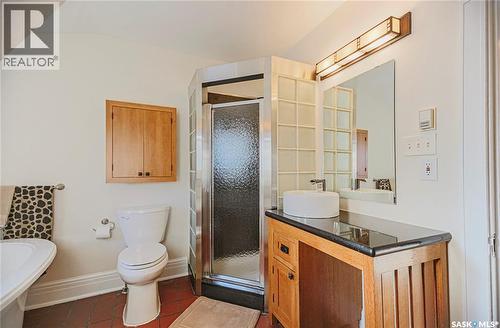 718 Saskatchewan Crescent E, Saskatoon, SK - Indoor Photo Showing Bathroom