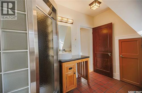 718 Saskatchewan Crescent E, Saskatoon, SK - Indoor