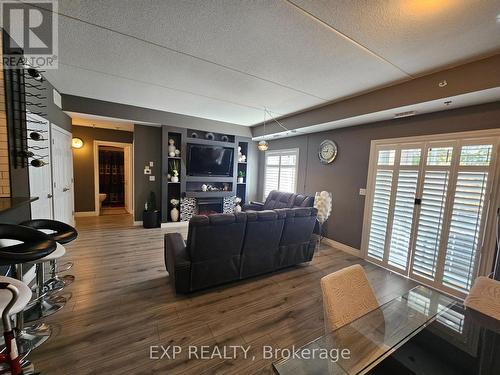 102 - 308 Watson Parkway N, Guelph, ON - Indoor