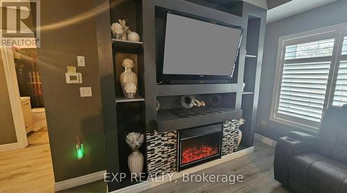 102 - 308 Watson Parkway N, Guelph, ON - Indoor Photo Showing Living Room