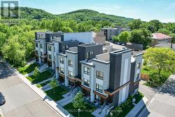 10 - 39 ROBINSON STREET N  Grimsby, ON L3M 3C8