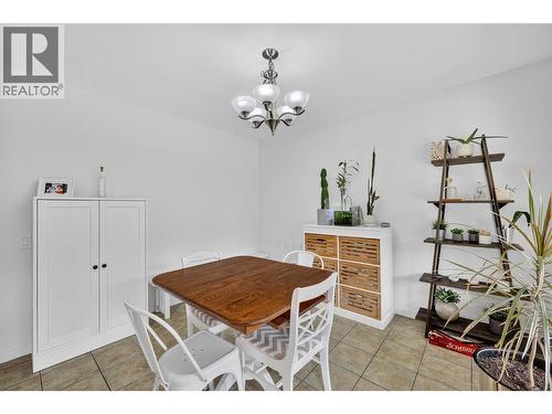 982 Paret Crescent, Kelowna, BC - Indoor Photo Showing Dining Room