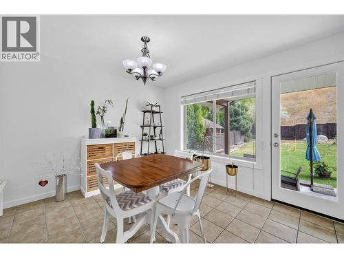 982 Paret Crescent, Kelowna, BC - Indoor Photo Showing Dining Room