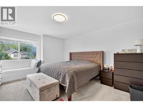982 Paret Crescent, Kelowna, BC - Indoor Photo Showing Bedroom