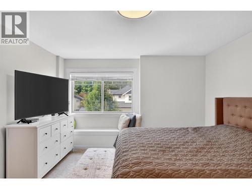 982 Paret Crescent, Kelowna, BC - Indoor Photo Showing Bedroom