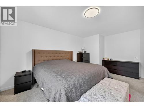 982 Paret Crescent, Kelowna, BC - Indoor Photo Showing Bedroom