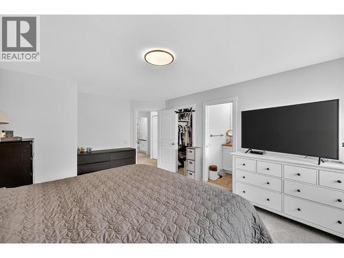 982 Paret Crescent, Kelowna, BC - Indoor Photo Showing Bedroom