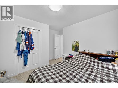 982 Paret Crescent, Kelowna, BC - Indoor Photo Showing Bedroom