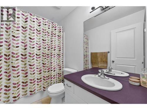 982 Paret Crescent, Kelowna, BC - Indoor Photo Showing Bathroom
