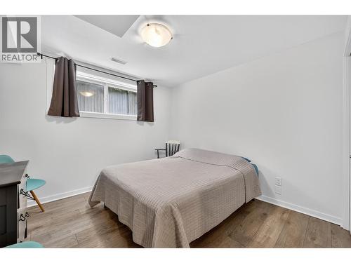 982 Paret Crescent, Kelowna, BC - Indoor Photo Showing Bedroom