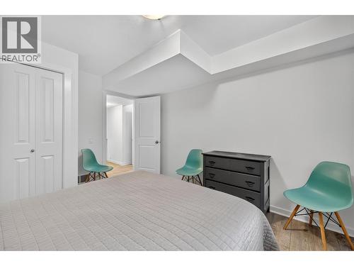 982 Paret Crescent, Kelowna, BC - Indoor Photo Showing Bedroom