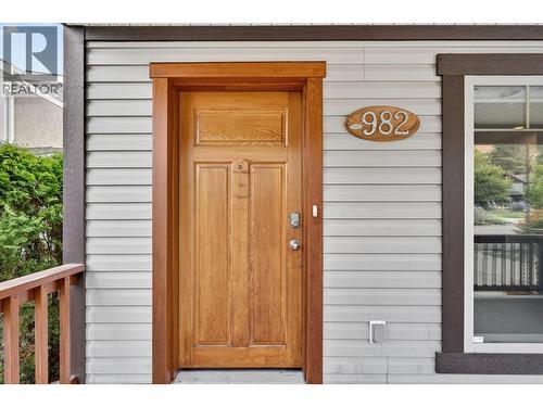 982 Paret Crescent, Kelowna, BC - Outdoor With Exterior