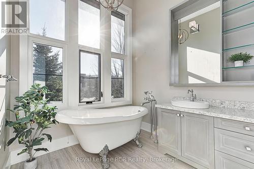 1 Windrose Valley Boulevard, Clearview, ON - Indoor Photo Showing Bathroom