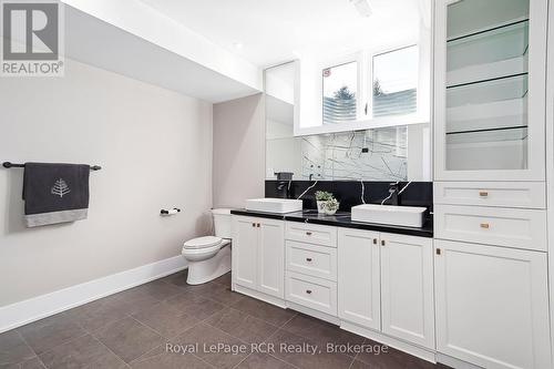 1 Windrose Valley Boulevard, Clearview, ON - Indoor Photo Showing Bathroom