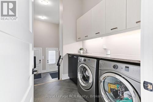 1 Windrose Valley Boulevard, Clearview, ON - Indoor Photo Showing Laundry Room