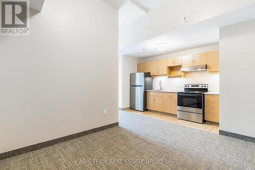 A2 - 301 Junction Road, Clearview, ON - Indoor Photo Showing Kitchen