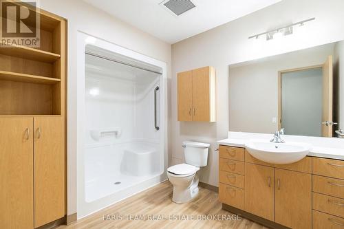 A2 - 301 Junction Road, Clearview, ON - Indoor Photo Showing Bathroom