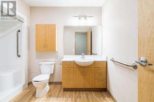 A2 - 301 Junction Road, Clearview, ON - Indoor Photo Showing Bathroom