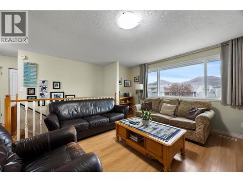 800 Valhalla Drive Unit# 3, Kamloops, BC - Indoor Photo Showing Living Room