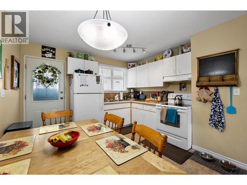 800 Valhalla Drive Unit# 3, Kamloops, BC - Indoor Photo Showing Kitchen