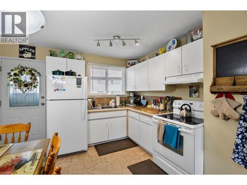 800 Valhalla Drive Unit# 3, Kamloops, BC - Indoor Photo Showing Kitchen