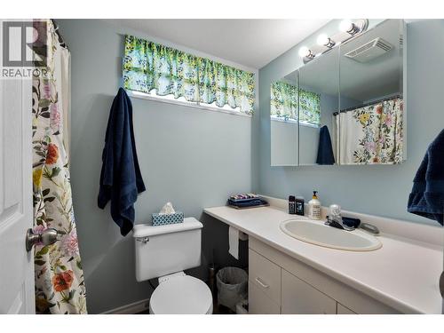 800 Valhalla Drive Unit# 3, Kamloops, BC - Indoor Photo Showing Bathroom