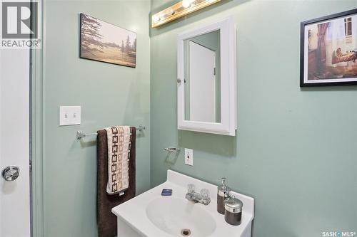 48 Procter Drive, Shields, SK - Indoor Photo Showing Bathroom