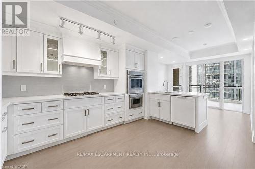 1102 - 2060 Lakeshore Road, Burlington, ON - Indoor Photo Showing Kitchen