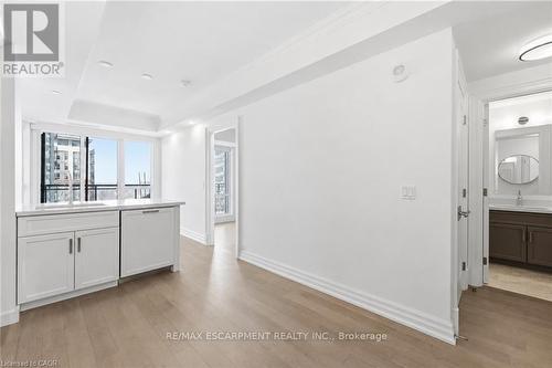 1102 - 2060 Lakeshore Road, Burlington, ON - Indoor Photo Showing Kitchen