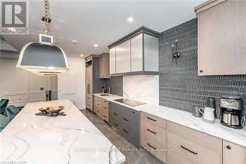 1102 - 2060 Lakeshore Road, Burlington, ON - Indoor Photo Showing Kitchen