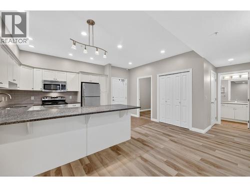 3832 Old Okanagan Highway Unit# 3105, West Kelowna, BC - Indoor Photo Showing Kitchen With Upgraded Kitchen