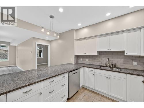 3832 Old Okanagan Highway Unit# 3105, West Kelowna, BC - Indoor Photo Showing Kitchen With Double Sink With Upgraded Kitchen