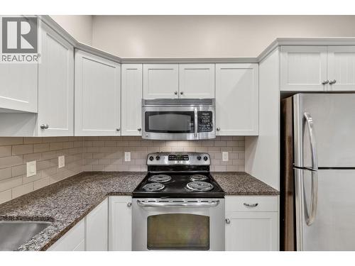 3832 Old Okanagan Highway Unit# 3105, West Kelowna, BC - Indoor Photo Showing Kitchen With Upgraded Kitchen