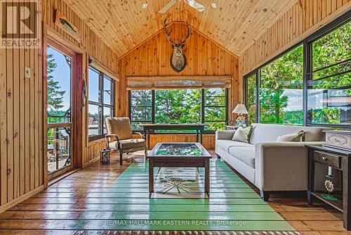 538 Rishor Avenue, Douro-Dummer, ON - Indoor Photo Showing Living Room