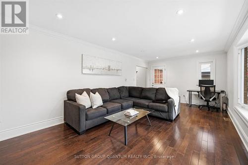 383 Cosburn Crescent, Burlington, ON - Indoor Photo Showing Living Room