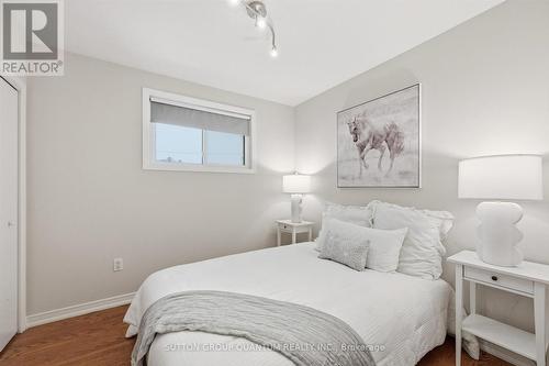 383 Cosburn Crescent, Burlington, ON - Indoor Photo Showing Bedroom