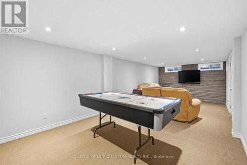 383 Cosburn Crescent, Burlington, ON - Indoor Photo Showing Other Room