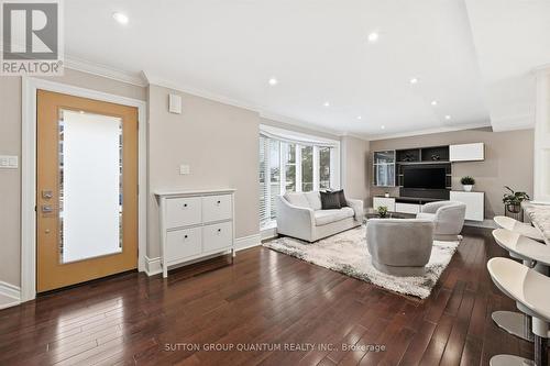 383 Cosburn Crescent, Burlington, ON - Indoor Photo Showing Living Room