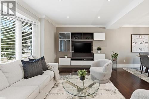383 Cosburn Crescent, Burlington, ON - Indoor Photo Showing Living Room
