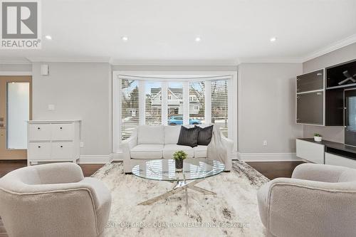383 Cosburn Crescent, Burlington, ON - Indoor Photo Showing Living Room